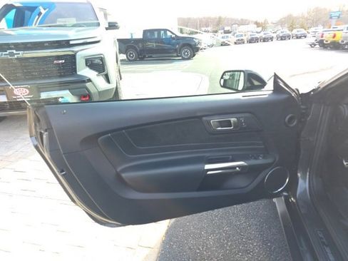 Used 2016 Ford Mustang Shelby GT350 w/ Technology Package image 13