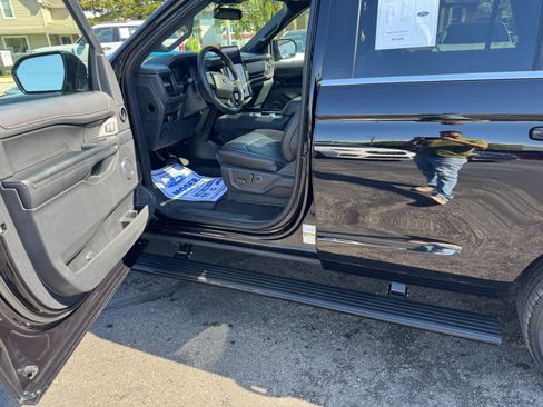 Used 2024 Ford Expedition Limited AWD/4WD image 23