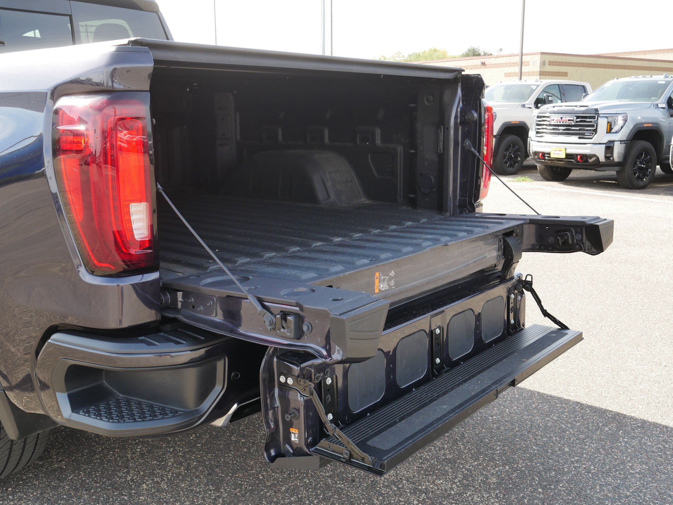 Used 2024 GMC Sierra 1500 Denali w/ Denali Reserve Package AWD/4WD image 18