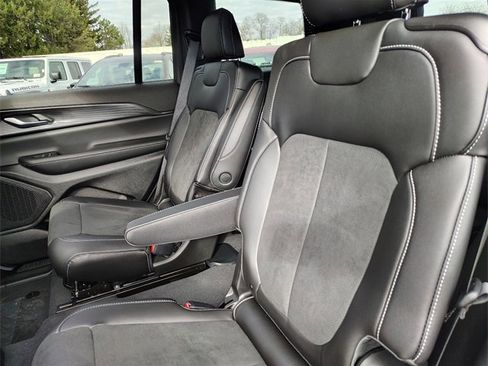 New 2025 Jeep Grand Cherokee L Altitude image 29