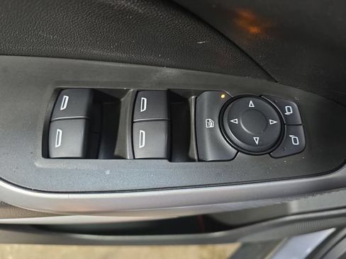Used 2024 Chevrolet Trax RS w/ Sunroof Package FWD image 28