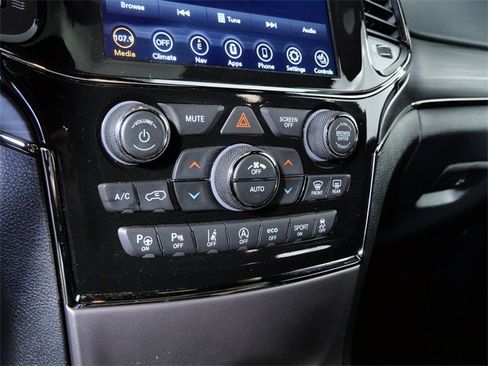 Used 2021 Jeep Grand Cherokee Limited X image 19