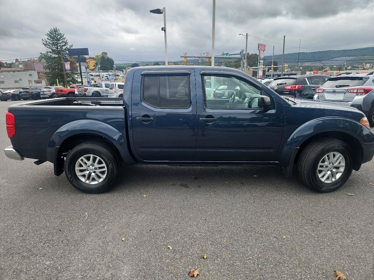 Used 2017 Nissan Frontier SV w/ SV Value Truck Package AWD/4WD image 2