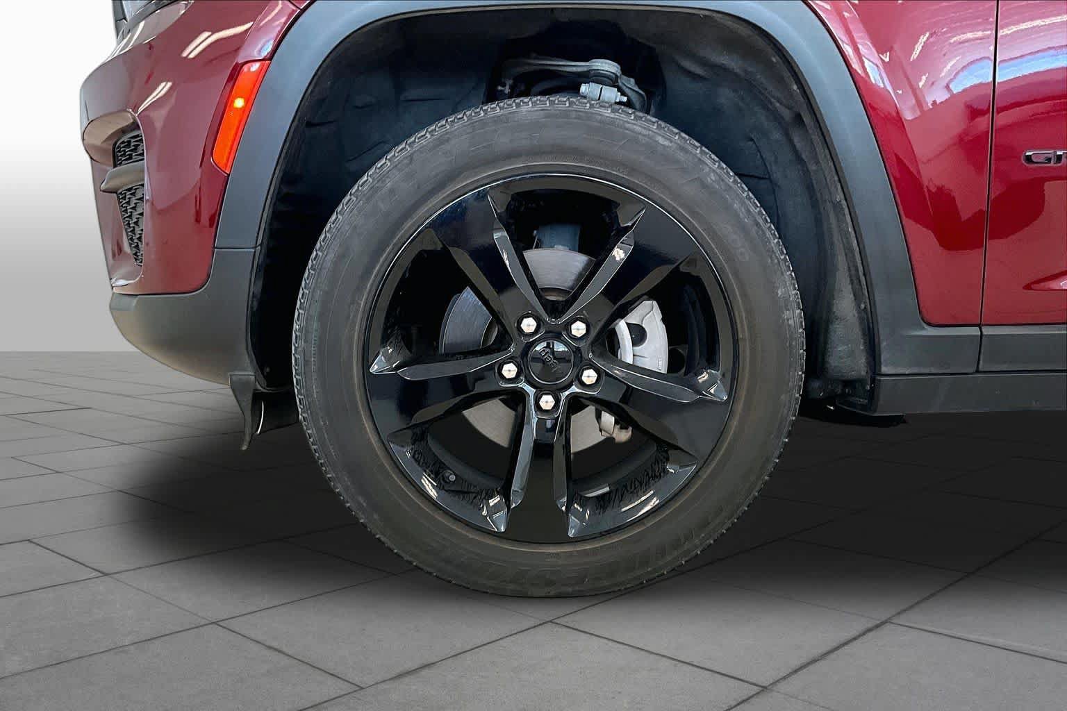 Used 2023 Jeep Grand Cherokee Altitude RWD image 10