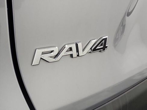 Used 2019 Toyota RAV4 XLE FWD image 7