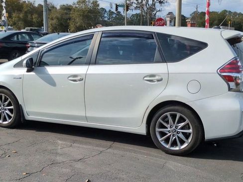 Used 2017 Toyota Prius V image 6