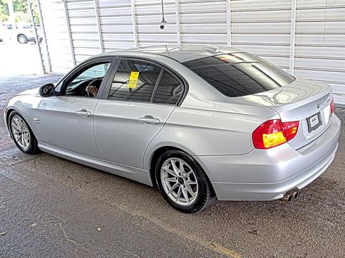 Used 2010 BMW 328i xDrive Sedan AWD/4WD image 4