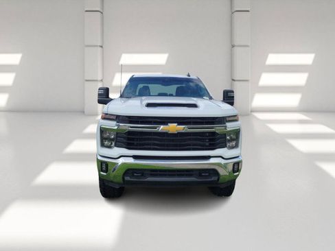 Used 2025 Chevrolet Silverado 2500 LT w/ Convenience Package AWD/4WD image 2