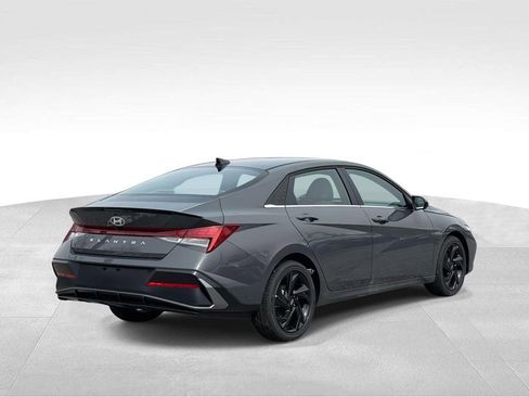 New 2026 Hyundai Elantra SEL Sport image 4