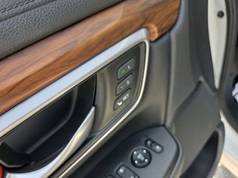 Used 2018 Honda CR-V Touring image 14