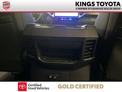 Used 2025 Toyota Tundra Limited AWD/4WD image 21