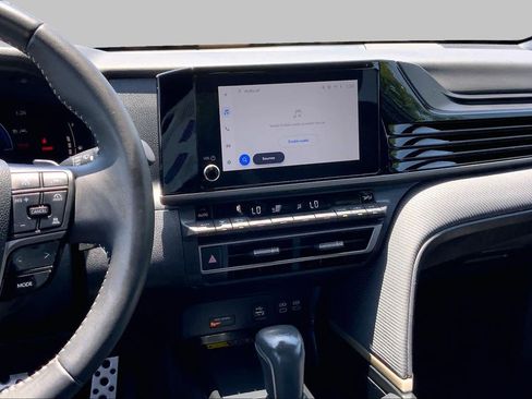 Used 2025 Toyota Camry SE FWD image 7