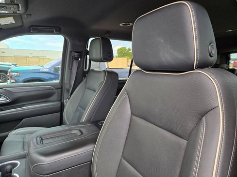 Used 2024 GMC Yukon SLT w/ SLT Luxury Package AWD/4WD image 23