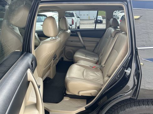 Used 2012 Toyota Highlander SE w/ Tow Pkg AWD/4WD image 17