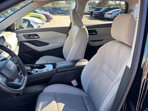 Used 2025 Nissan Rogue SV image 36