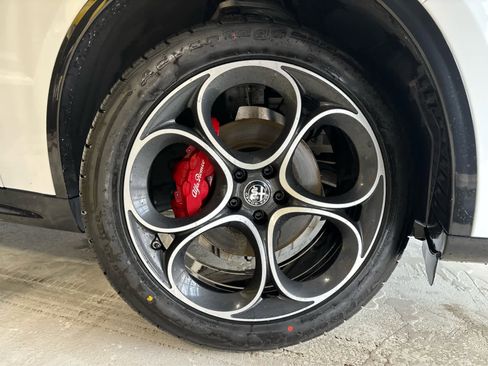 Used 2024 Alfa Romeo Stelvio Veloce image 47