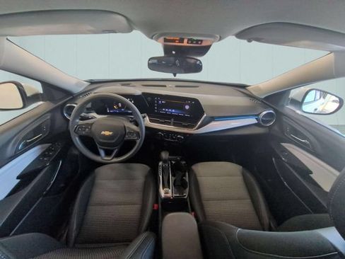 Used 2025 Chevrolet Trax LT FWD image 26