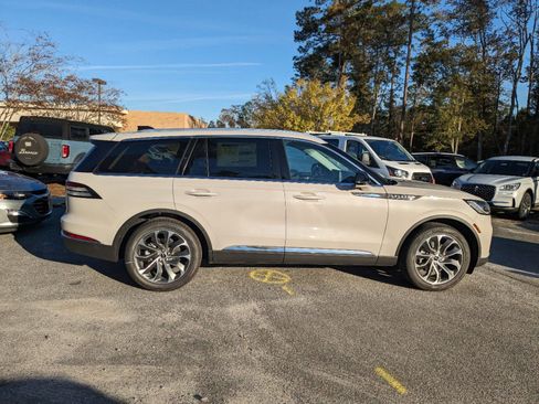 New 2025 Lincoln Aviator Reserve w/ Illumination Package image 3