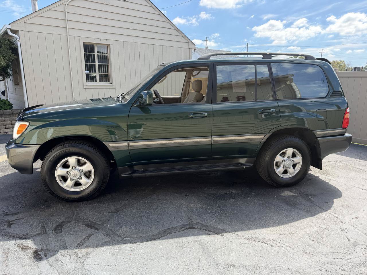 Used 1999 Toyota Land Cruiser w/ Leather Trim Pkg AWD/4WD image 11