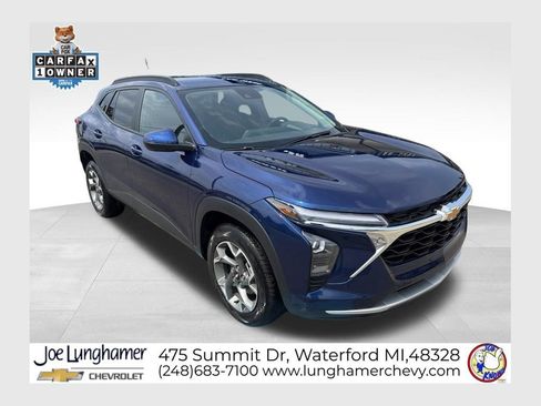 Used 2024 Chevrolet Trax LT w/ Driver Confidence Package FWD image 1