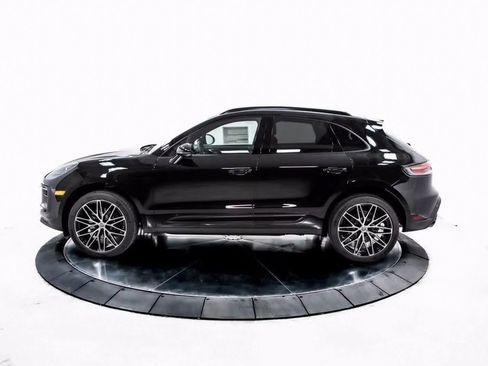 Certified 2025 Porsche Macan image 2