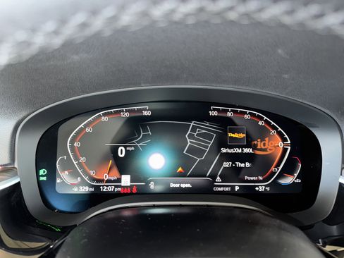 Used 2023 BMW 540i w/ Premium Package image 22