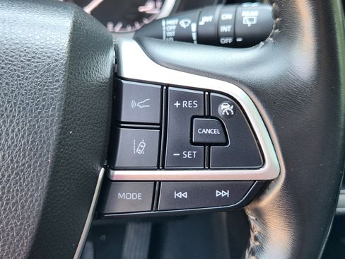 Used 2023 Toyota Highlander LE AWD/4WD image 26