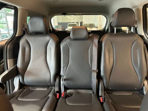 Used 2026 Kia Carnival FWD image 41