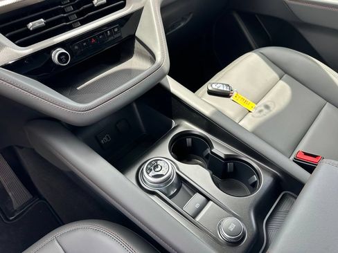 New 2026 Ford Explorer Active w/ Active Comfort Package RWD image 32