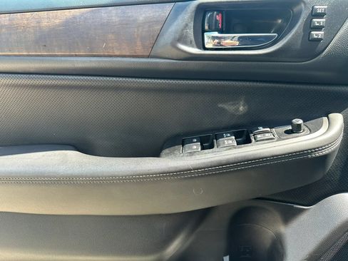 Used 2017 Subaru Outback 3.6R Limited AWD/4WD image 9