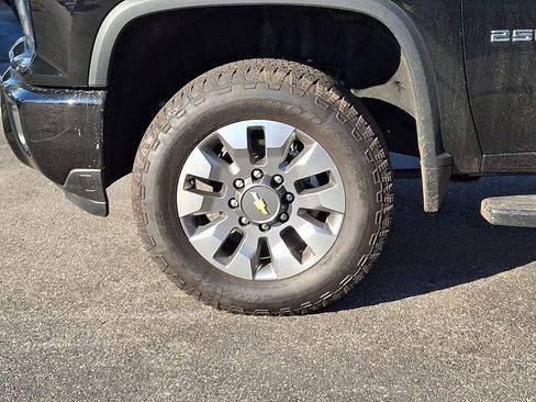 Used 2025 Chevrolet Silverado 2500 Custom AWD/4WD image 8