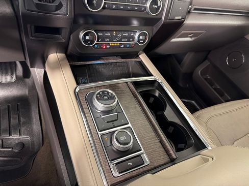 Used 2020 Ford Expedition Limited AWD/4WD image 16