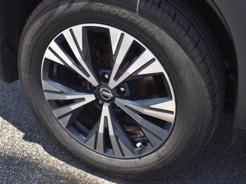 Used 2021 Nissan Rogue SV FWD image 14