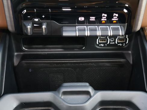 Used 2024 RAM 3500 Limited image 29