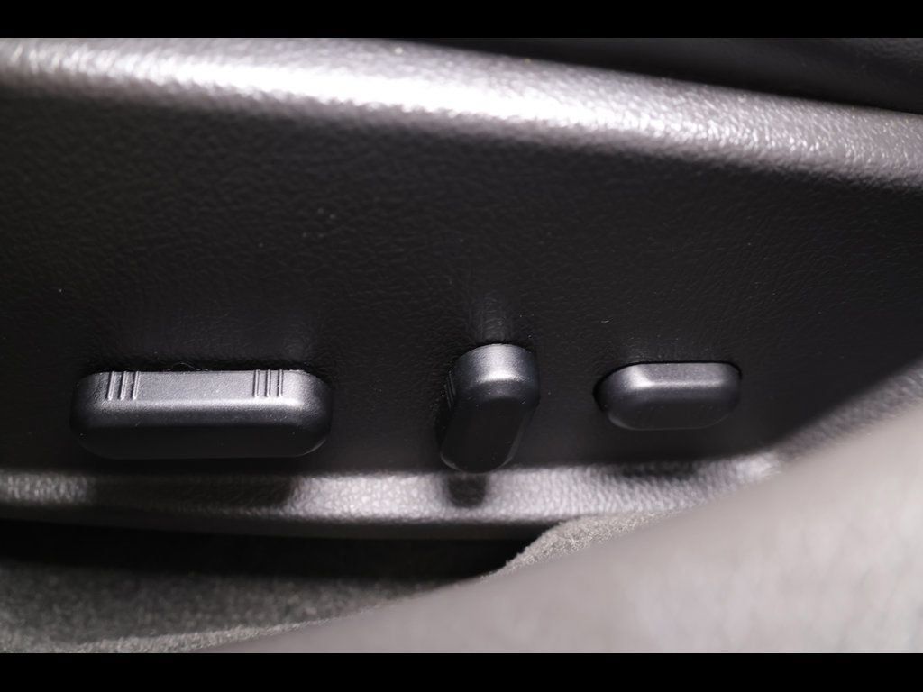Used 2012 Lincoln MKZ FWD image 4