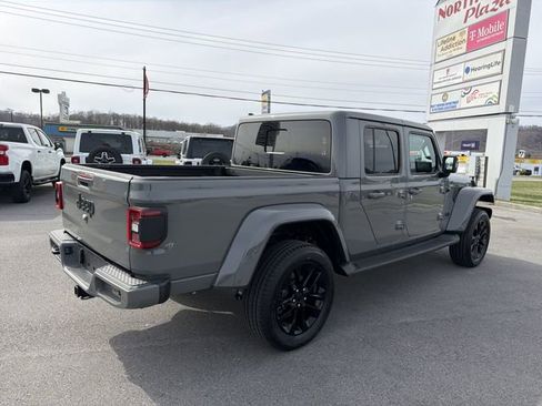 Used 2022 Jeep Gladiator Overland image 6