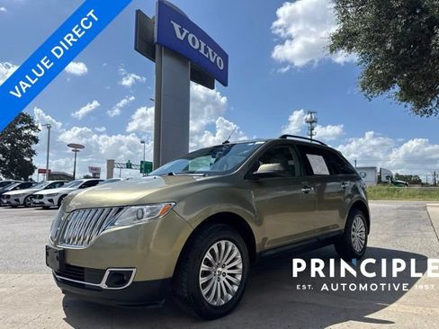 Used 2013 Lincoln MKX FWD image 4