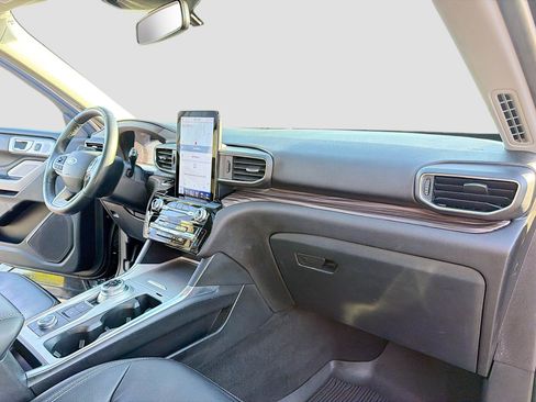 Used 2022 Ford Explorer Limited w/ Limited Technology Package AWD/4WD image 5