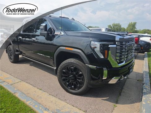 Used 2025 GMC Sierra 2500 Denali w/ Denali Reserve Package AWD/4WD image 1