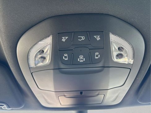 New 2026 Chrysler Pacifica Select image 21