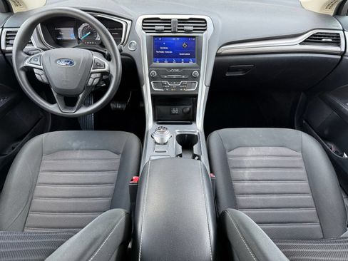 Used 2020 Ford Fusion SE FWD image 2