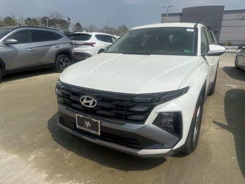 Used 2025 Hyundai Tucson SE image 4