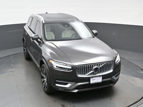 Used 2025 Volvo XC90 B6 Ultra w/ Protection Package image 35