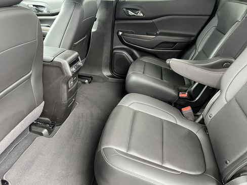 Used 2023 GMC Acadia SLT AWD/4WD image 16