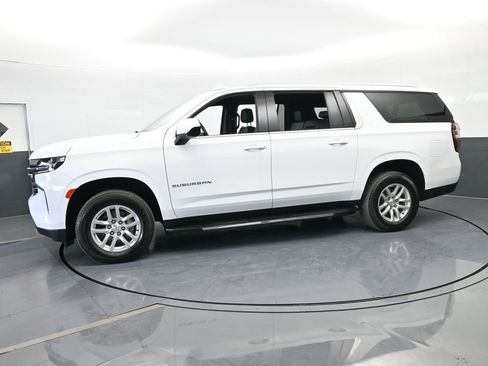 Used 2024 Chevrolet Suburban LT image 2