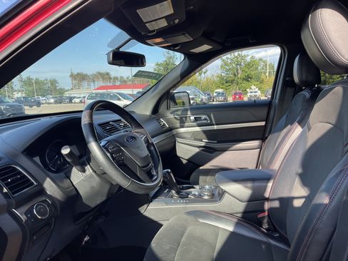 Used 2019 Ford Explorer XLT w/ Equipment Group 202A AWD/4WD image 10