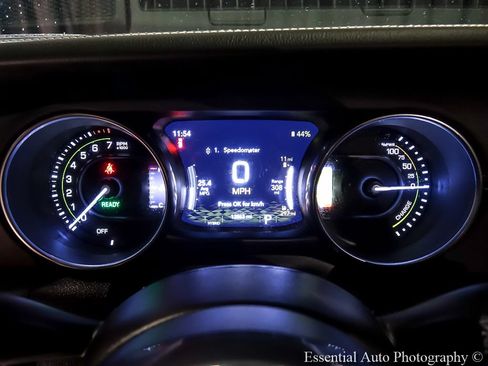 Used 2022 Jeep Wrangler Unlimited Sahara w/ Cold Weather Group AWD/4WD image 4