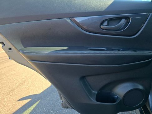 Used 2020 Nissan Rogue S AWD/4WD image 17