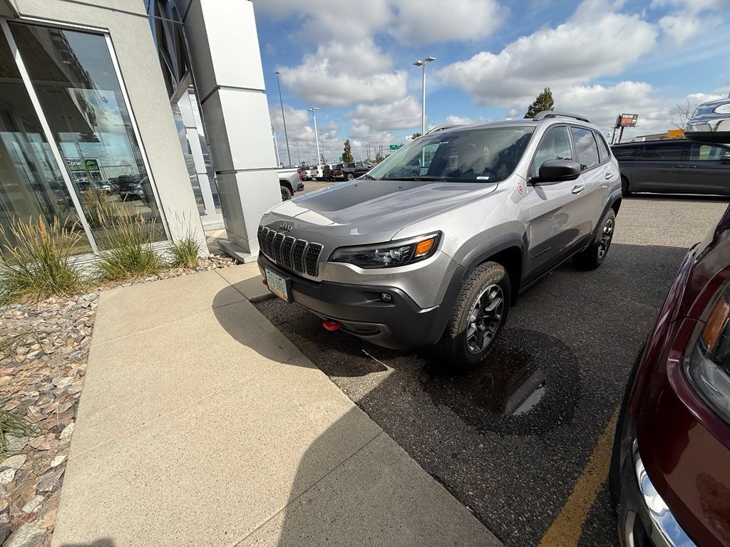 Used 2021 Jeep Cherokee Trailhawk AWD/4WD image 10