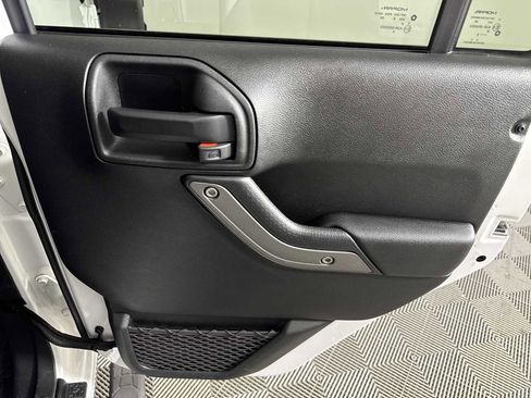 Used 2018 Jeep Wrangler Unlimited Sport S AWD/4WD image 14